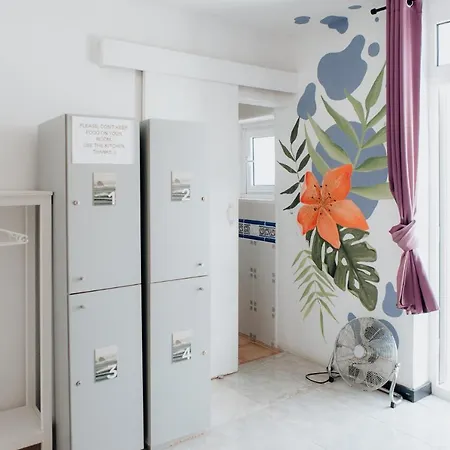 Endless Summer House (adults Only) بيت شباب *
